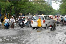 Một tuyến phố Hà Nội ngập lụt sau mưa lớn. (Nguồn: TTXVN)