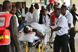 Nạn nhân bị thương trong một vụ tấn công của al-Shabaab tại Kenya. (Nguồn: AFP/TTXVN)