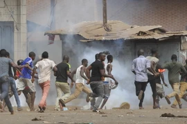 Guinea: Cảnh sát đụng độ người biểu tình, 30 người bị thương