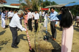 Thành phố Hồ Chí Minh khởi động chương trình Gia đình trồng cây