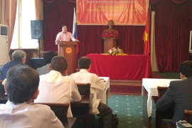 Đại sứ Việt Nam tại Liên bang Nga Nguyễn Thanh Sơn phát biểu tại buổi gặp mặt. (Ảnh: Quế Anh/Vietnam+) 