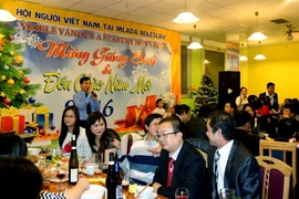 Một cuộc vui đóng Giáng sinh và năm mới của người Việt tại Séc (Ảnh: Trần Quang Vinh/Vietnam+)