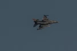 UAE điều phi đội chiến đấu cơ F-16 tới Jordan hỗ trợ không kích IS