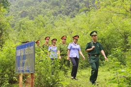 Lực lượng Công an, Biên phòng và Kiểm sát huyện Hà Quảng cùng phối hợp công tác để đảm bảo tốt an ninh trên tuyến biên giới. (Ảnh: Doãn Tấn/TTXVN)