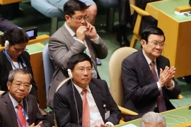 Chủ tịch nước Trương Tấn Sang và Phó Thủ tướng Phạm Bình Minh tại lễ Khai mạc Hội nghị Thượng đỉnh LHQ thông qua Chương trình nghị sự sau năm 2015. (Ảnh: Nguyễn Khang/TTXVN)