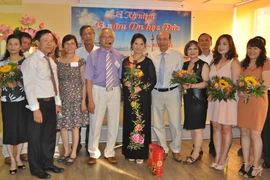 Các cựu sinh viên trong buổi hội ngộ sau 45 năm du học. (Ảnh: Đức Chung/Vietnam+)