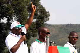 Tổng thống Burundi Pierre Nkurunziza phát biểu trong chiến dịch vận động tranh cử tại Bujumbura. (Nguồn: AFP/TTXVN)