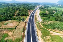 Dự án đường cao tốc Bắc Giang-Lạng Sơn thông xe sẽ rút ngắn thời gian đi lại từ Hà Nội-Lạng Sơn từ 3,5 giờ xuống còn khoảng 2,5 tiếng đồng hồ so với tuyến Quốc lộ 1 cũ. (Ảnh: CTV/Vietnam+)
