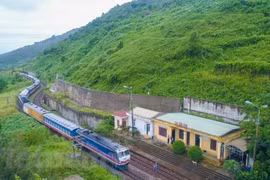Đường sắt chạy thêm hàng chục đôi tàu dịp nghỉ lễ Quốc khánh ngày 2/9. (Ảnh: Minh Sơn/Vietnam+)