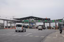 Đến hết năm 2019, các trạm thu phí phải lắp đặt xong thu phí không dừng. (Ảnh: Việt Hùng/Vietnam+)