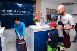 Hành khách nên đóng gói hành lý thông minh hơn khi đi máy bay. (Ảnh: CTV/Vietnam+)