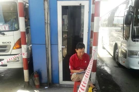 Người dân tự tổ chức đếm xe qua BOT Ninh Lộc. (Ảnh: CTV/Vietnam)