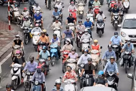 Xe máy sẽ buộc phải dừng hoạt động tại các quận của Hà Nội vào năm 2030. (Ảnh: Doãn Đức/Vietnam+)