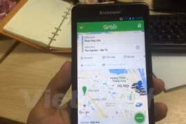 Ứng dụng phần mềm gọi xe của Grab. (Ảnh: Việt Hùng/Vietnam+)