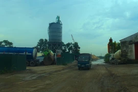 Trạm trộn bê tông tại Cảng Khuyến Lương. (Ảnh: H.V/Vietnam+)