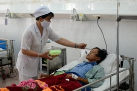 Những “người bạn thân” của bệnh nhân phong Quy Hòa