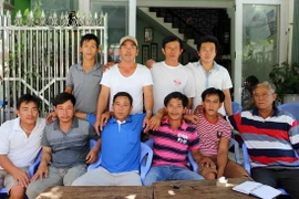 [Video] Ngư dân tàu cá ĐNa 90152 trở về đất liền an toàn