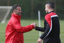 Những hình ảnh đầu tiên của HLV Ryan Giggs trên sân tập