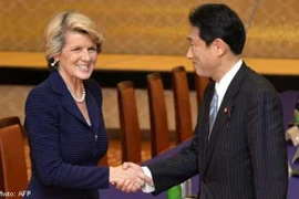 Ngoại trưởng Nhật Bản Fumio Kishida (phải) và người đồng cấp Australia Julie Bishop. (Nguồn: AFP)