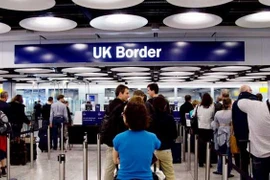 Anh công bố biện pháp siết chặt chính sách với người nhập cư 