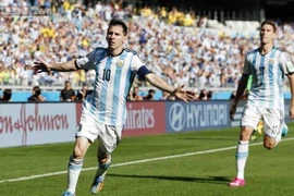 Chiêm ngưỡng cú dứt điểm trái phá trong vòng cấm của Messi