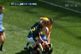 "Bệnh cắn" của Luis Suarez đã lan sang giải bóng bầu dục