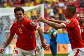 Thụy Sĩ ngược dòng trước Ecuador nhờ "bộ não" của người Đức