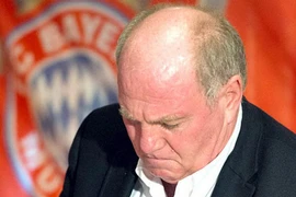 Uli Hoeness cúi đầu nhận tội. (Nguồn: Getty)