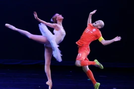 Arjen Robben bị chế ảnh hài hước vì pha ngã “kiếm” phạt đền