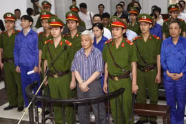 [Photo] Xử sơ thẩm vụ án "bầu" Kiên và các nghi phạm