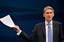 Thủ tướng Anh bổ nhiệm ông Hammond làm tân ngoại trưởng 