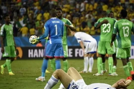 Thảm họa trọng tài từ chối bàn thắng rõ mười mươi của Dzeko