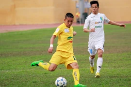 Chùm ảnh Thanh Hóa nhấn chìm Hà Nội T&T trên sân nhà