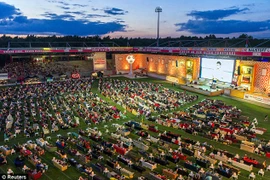 Cổ động viên Đức tận hưởng dịch vụ xem bóng đá cực “độc”