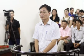 Ra quyết định sai, nguyên Trưởng Chi cục Thi hành án lĩnh án 