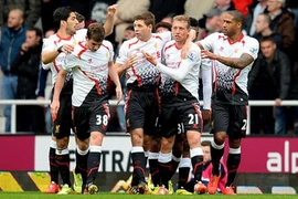 Liverpool giành lại ngôi đầu, Arsenal bắt đầu tụt dốc