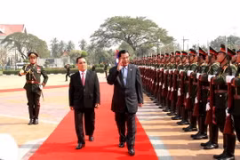 Thủ tướng Campuchia Hun Sen thăm chính thức Lào 