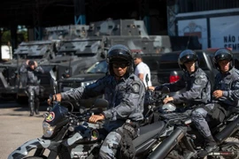 Cảnh sát Brazil vất vả với các cổ động viên cuồng nhiệt