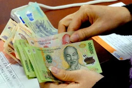 Phạt nặng Phó Chủ tịch UBND phường "cầm nhầm" lương
