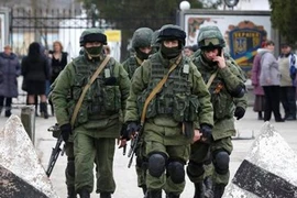 Video Ukraine tăng cường quân sự gần Crimea