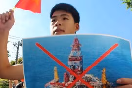 [Video] Tuần hành phản đối Trung Quốc hạ đặt giàn khoan