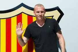 Ban lãnh đạo Barcelona bị chỉ trích vì vụ mua Jeremy Mathieu