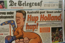 Van Gaal hóa chuột túi sau chiến thắng kịch tính của Hà Lan