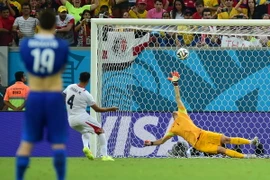 Loạt sút luân lưu giúp Costa Rica thăng hoa, Hy Lạp đau khổ