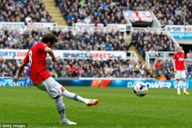 [Video] Mata đá phạt thần sầu giúp Quỷ Đỏ thăng hoa