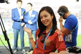 Nữ phóng viên xinh đẹp Hàn Quốc gây cơn sốt ở World Cup 2014