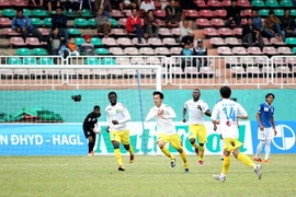 Hà Nội T&T "đánh sập" Pleiku, Than Quảng Ninh gây sốc