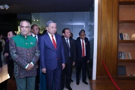 Chủ tịch nước Tô Lâm cùng Tổng thống Timor-Leste Jose Ramos-Horta tham quan Bảo tàng Hồ Chí Minh. (Ảnh: Lâm Khánh/TTXVN)