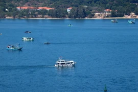 Du thuyền phục vụ khách du lịch trải nghiệm vùng biển đảo Phú Quốc (Kiên Giang). (Ảnh: Lê Huy Hải/TTXVN)