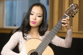 Nữ nghệ sỹ guitar gốc Việt làm đắm say công chúng Bỉ